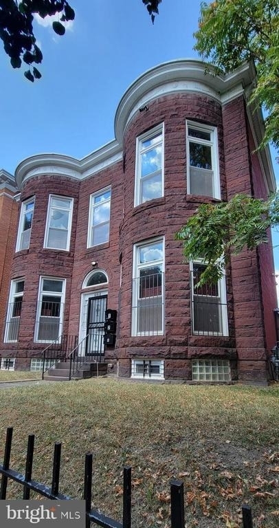 804 Hollins Street - Photo 3