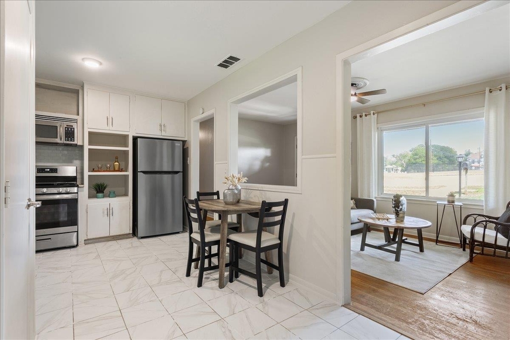 804 Ash St - Photo 2