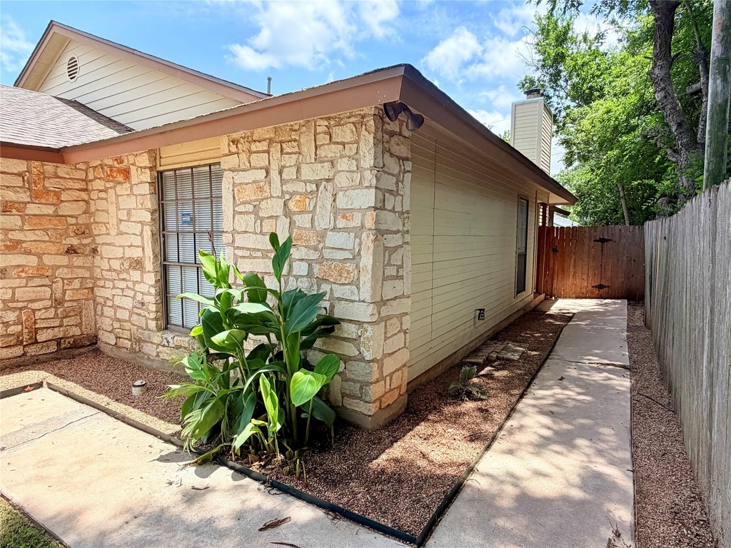 405 Parkhill Cv - Photo 1