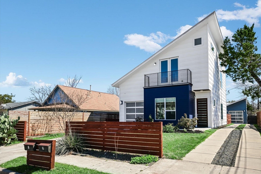 1131 Mason Ave - Photo 1
