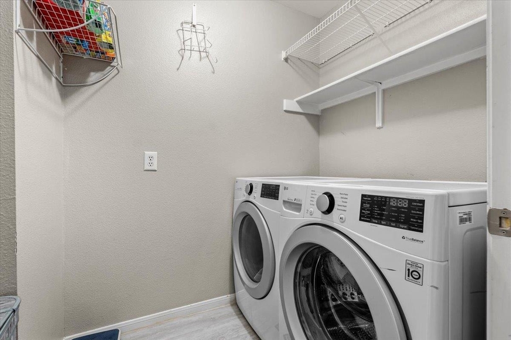 8503 Delavan Ave - Photo 25