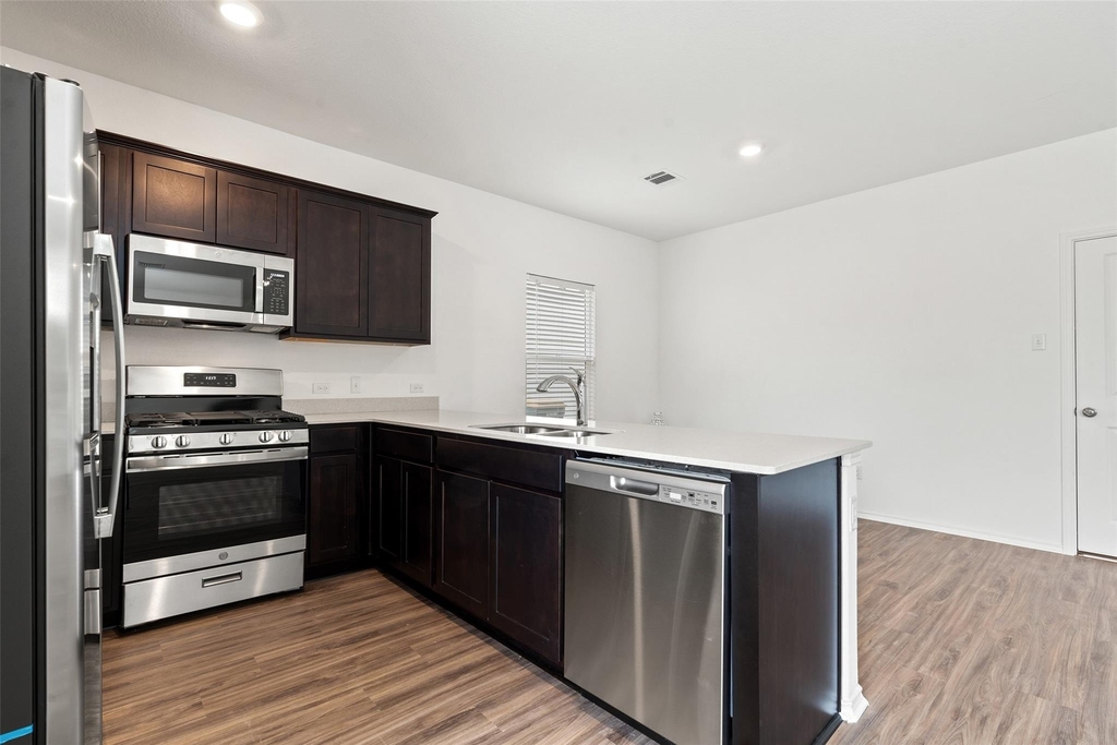 520 Gabbro Gdns - Photo 5