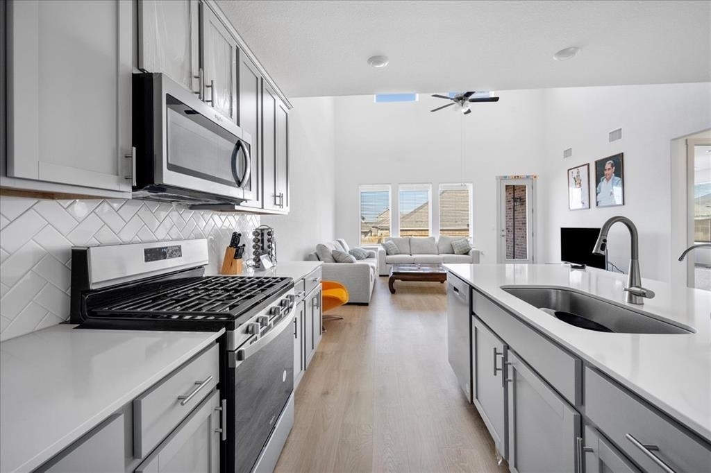 420 Deerpath St - Photo 3