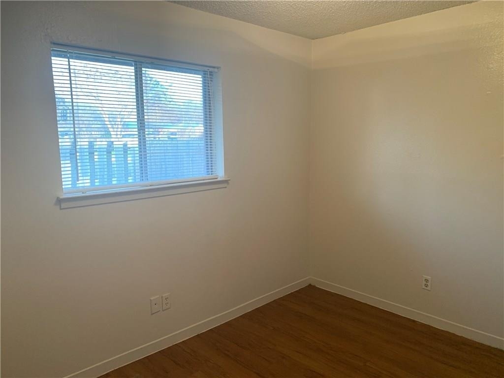 908 Emile St - Photo 5