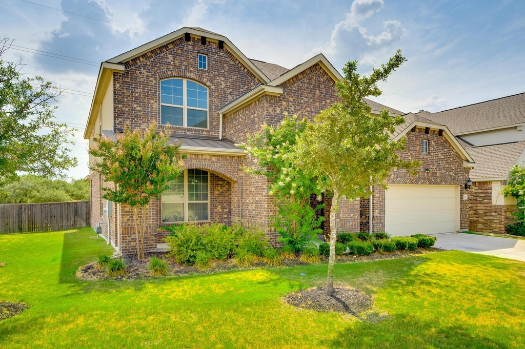 845 Richardson Ln - Photo 0