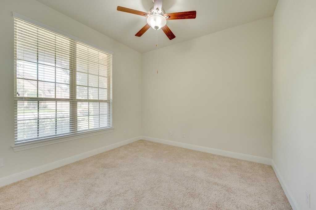 845 Richardson Ln - Photo 5