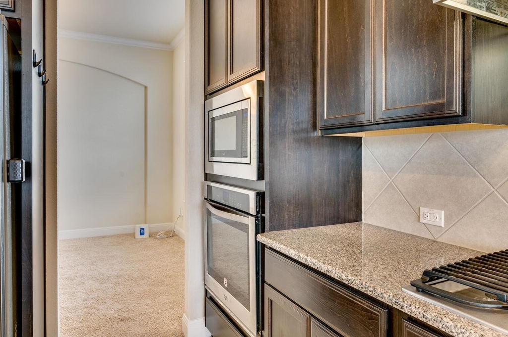 845 Richardson Ln - Photo 15