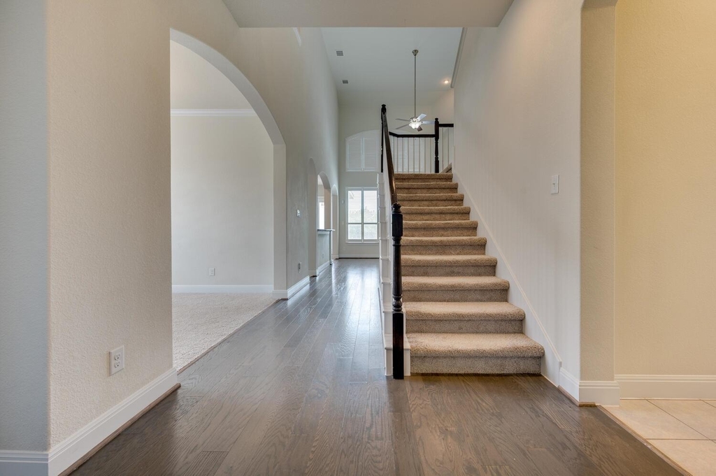 845 Richardson Ln - Photo 3