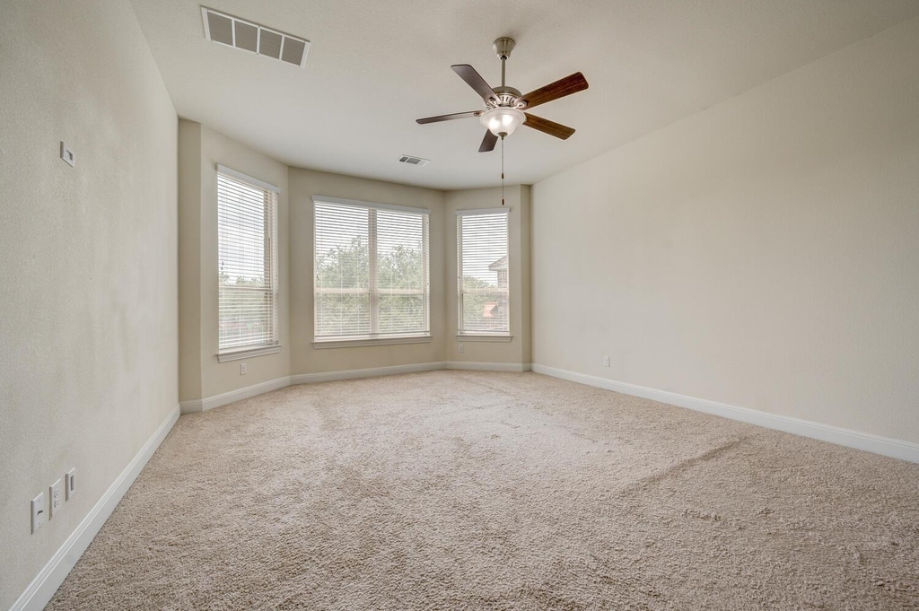 845 Richardson Ln - Photo 18