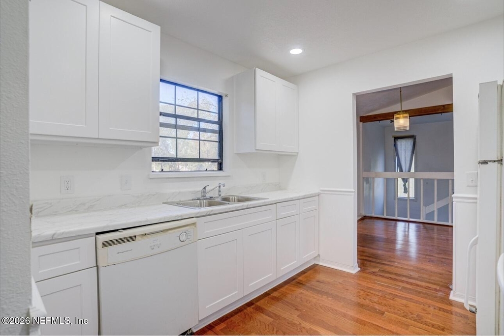 726 Plainfield Avenue - Photo 4
