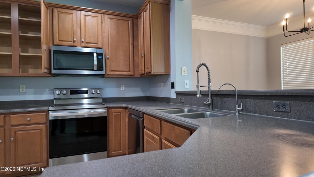 11015 Castlemain Circle E - Photo 11