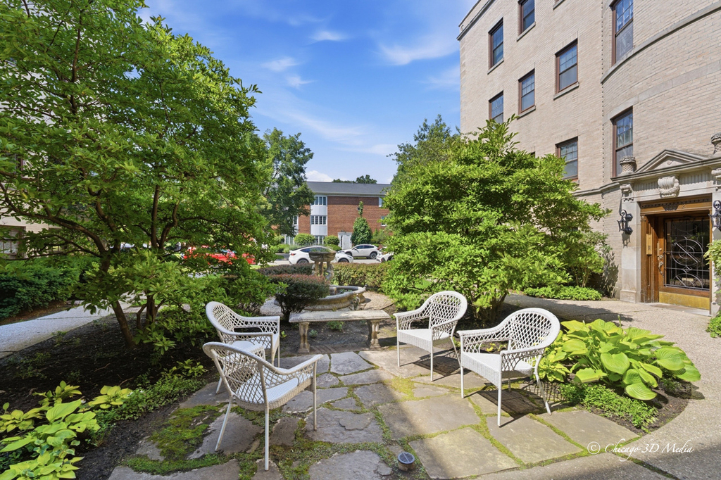 906 Greenwood Street - Photo 2