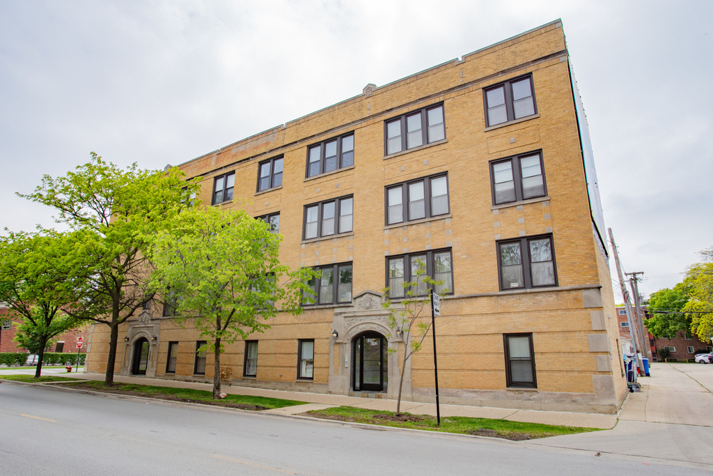6150 N Ravenswood Avenue - Photo 0