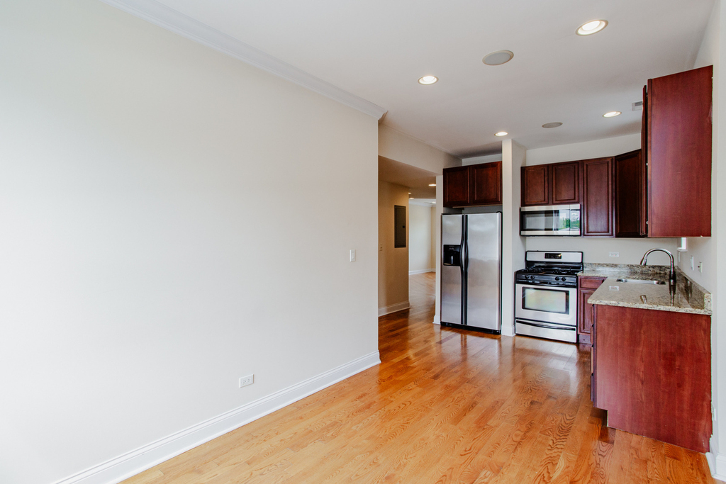 6150 N Ravenswood Avenue - Photo 3