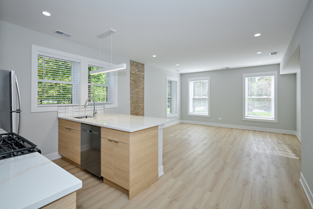 2127 S Marshall Boulevard - Photo 1
