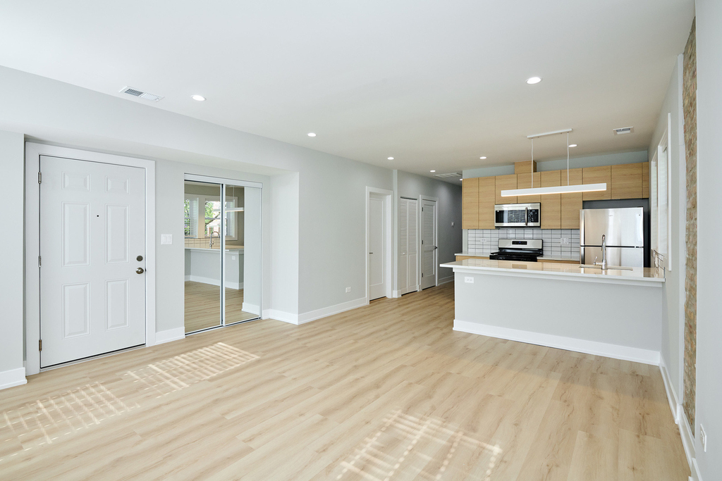 2127 S Marshall Boulevard - Photo 6