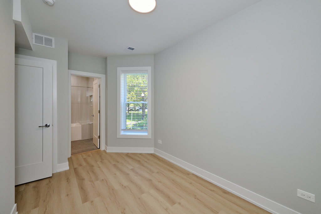 2127 S Marshall Boulevard - Photo 15