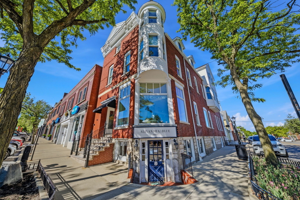 102 S Washington Street - Photo 0