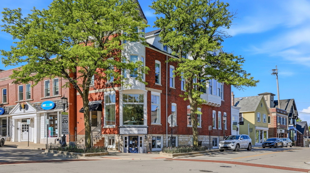 102 S Washington Street - Photo 2
