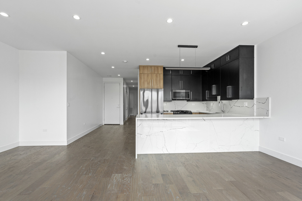 3008 W Belmont Avenue - Photo 2