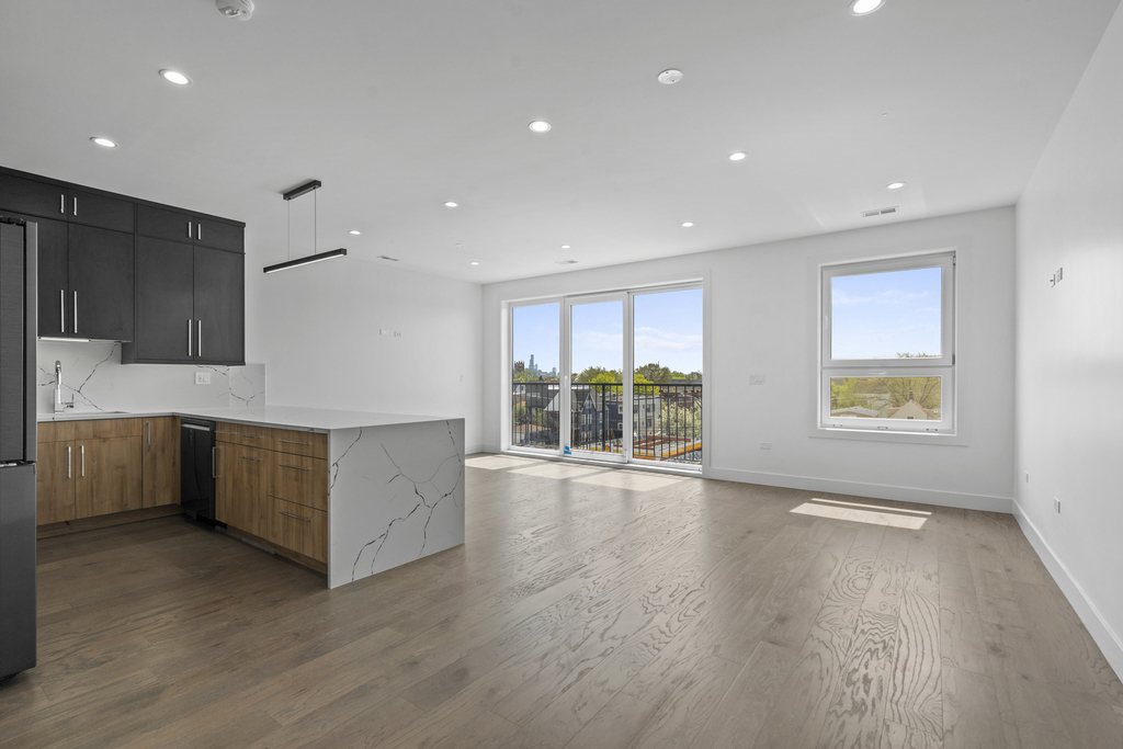 3008 W Belmont Avenue - Photo 5