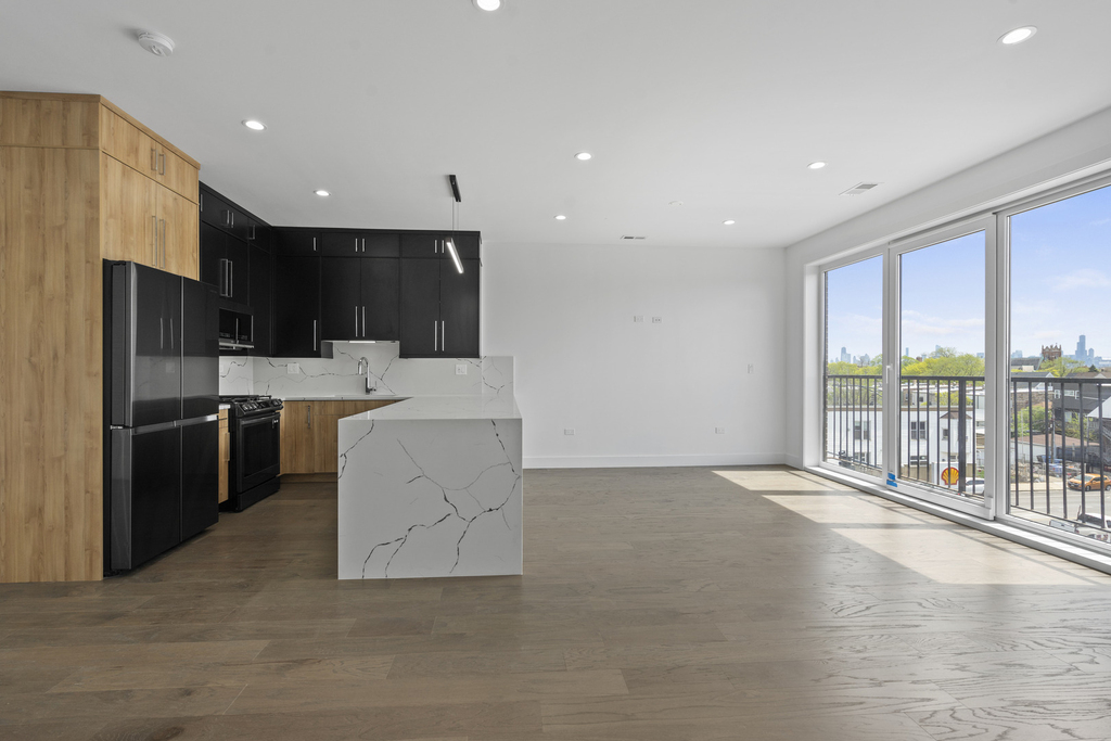 3008 W Belmont Avenue - Photo 3