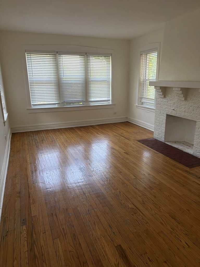 7741 S Yates Boulevard - Photo 3
