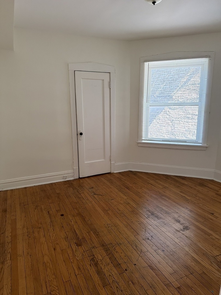 7741 S Yates Boulevard - Photo 7