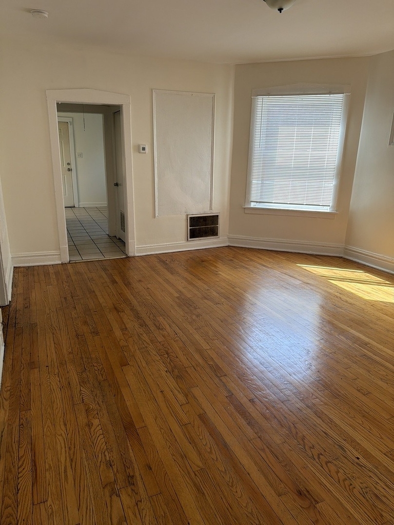 7741 S Yates Boulevard - Photo 4