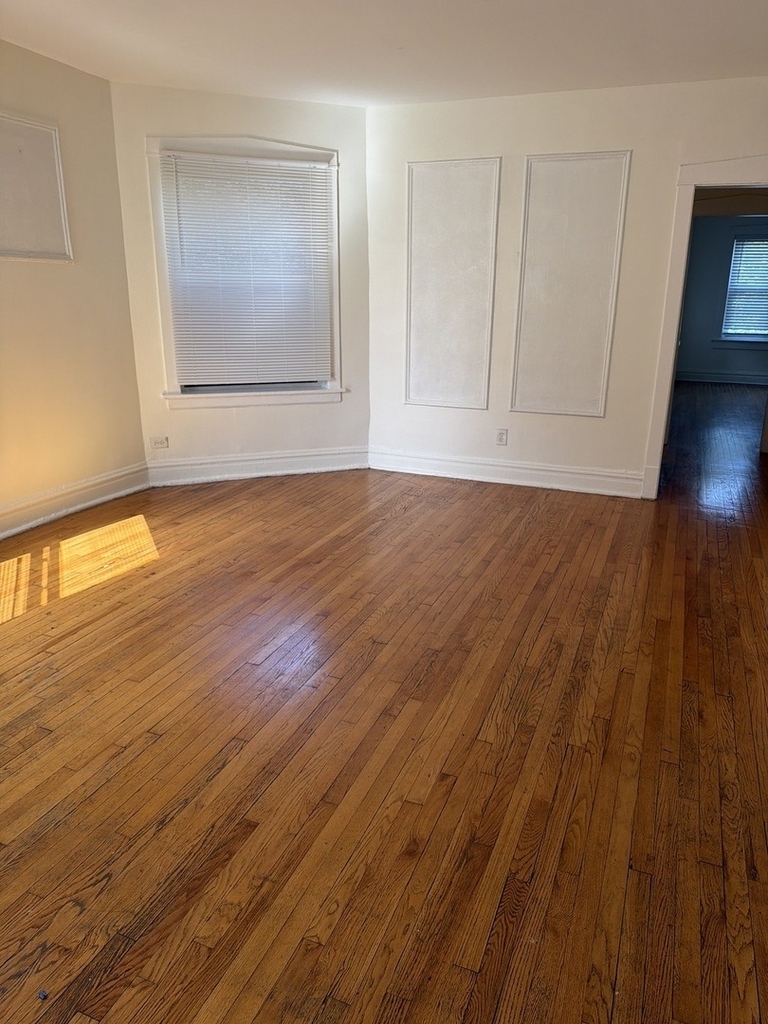 7741 S Yates Boulevard - Photo 5