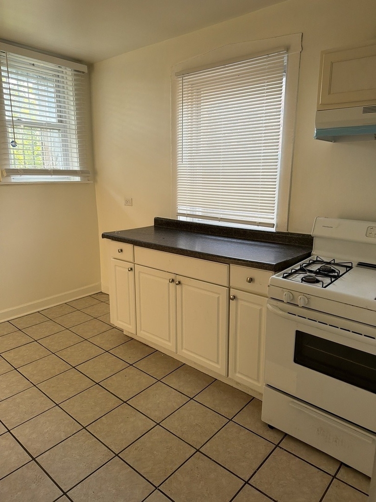 7741 S Yates Boulevard - Photo 13