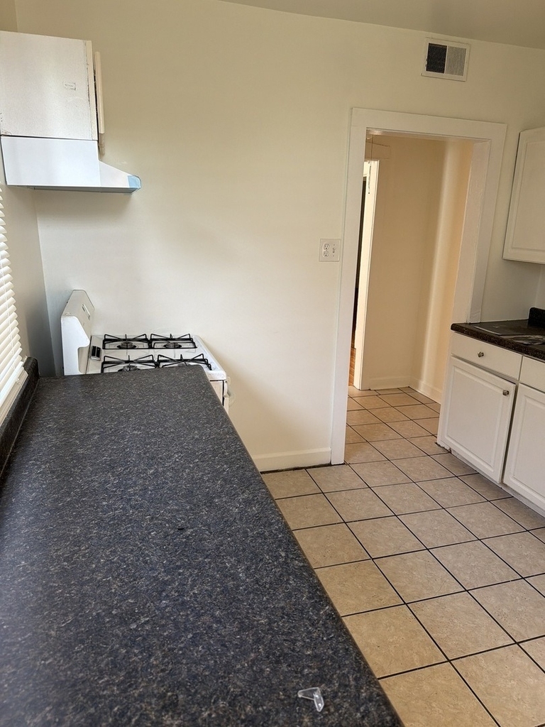 7741 S Yates Boulevard - Photo 14