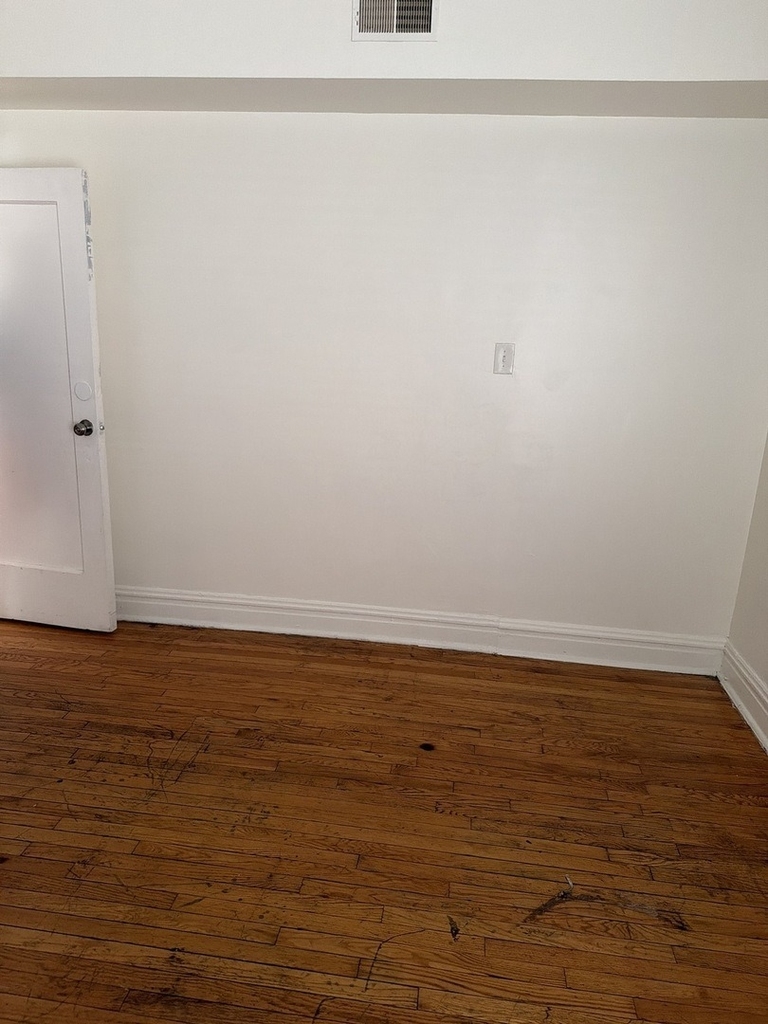 7741 S Yates Boulevard - Photo 9