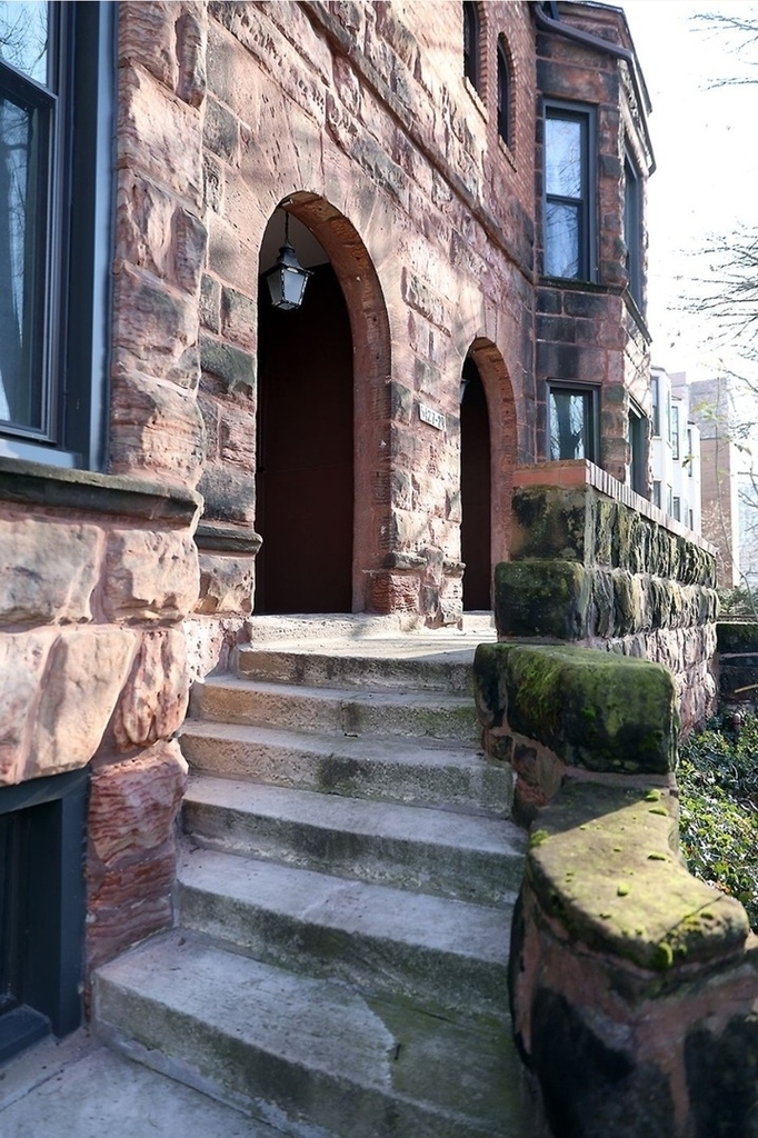 5427 S Blackstone Avenue - Photo 1