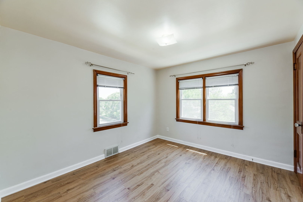 716 Walnut Street - Photo 4