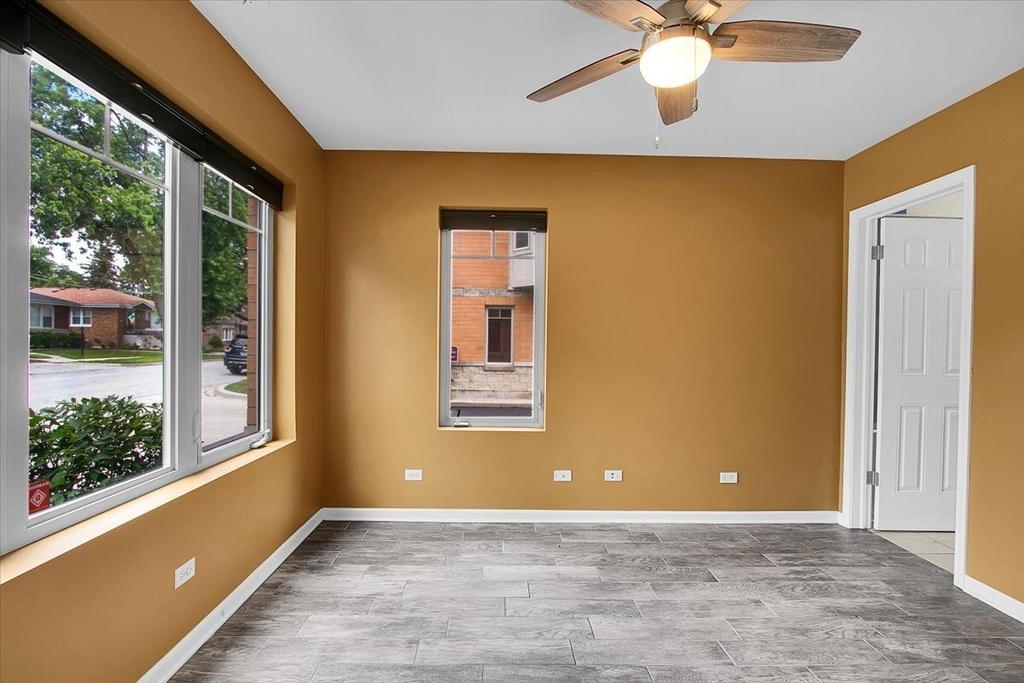 8900 31st Street - Photo 2