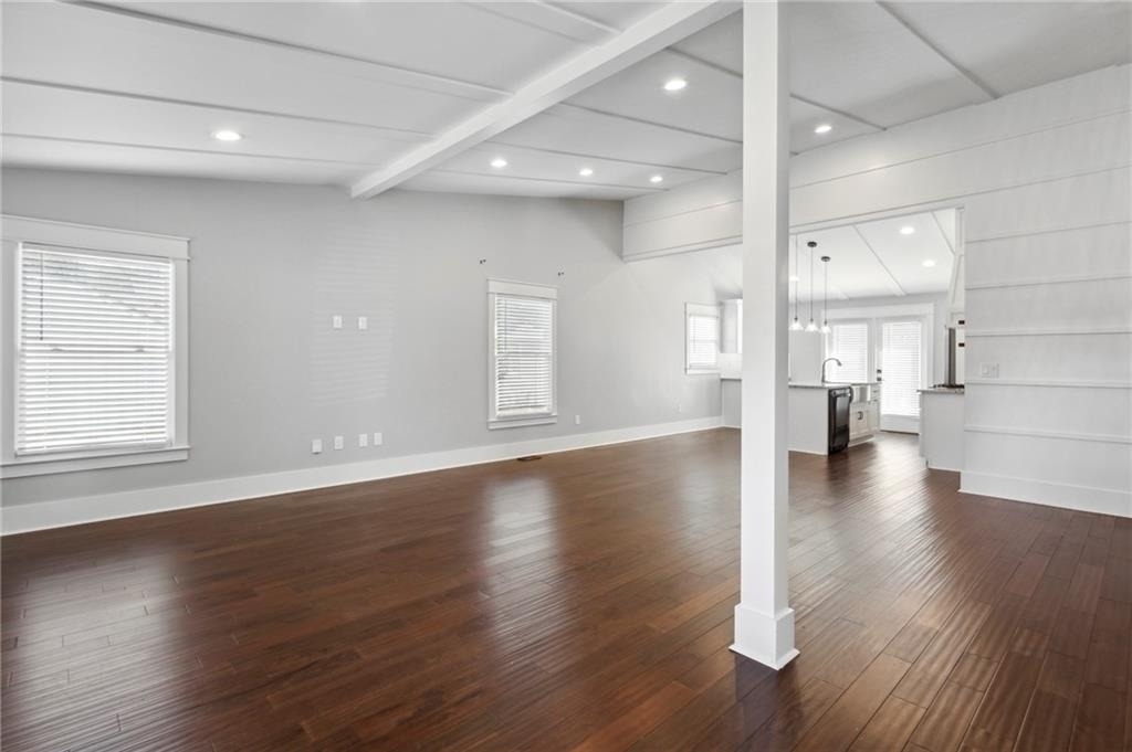 3258 Highland Drive Se - Photo 6
