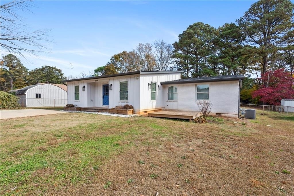 3258 Highland Drive Se - Photo 2