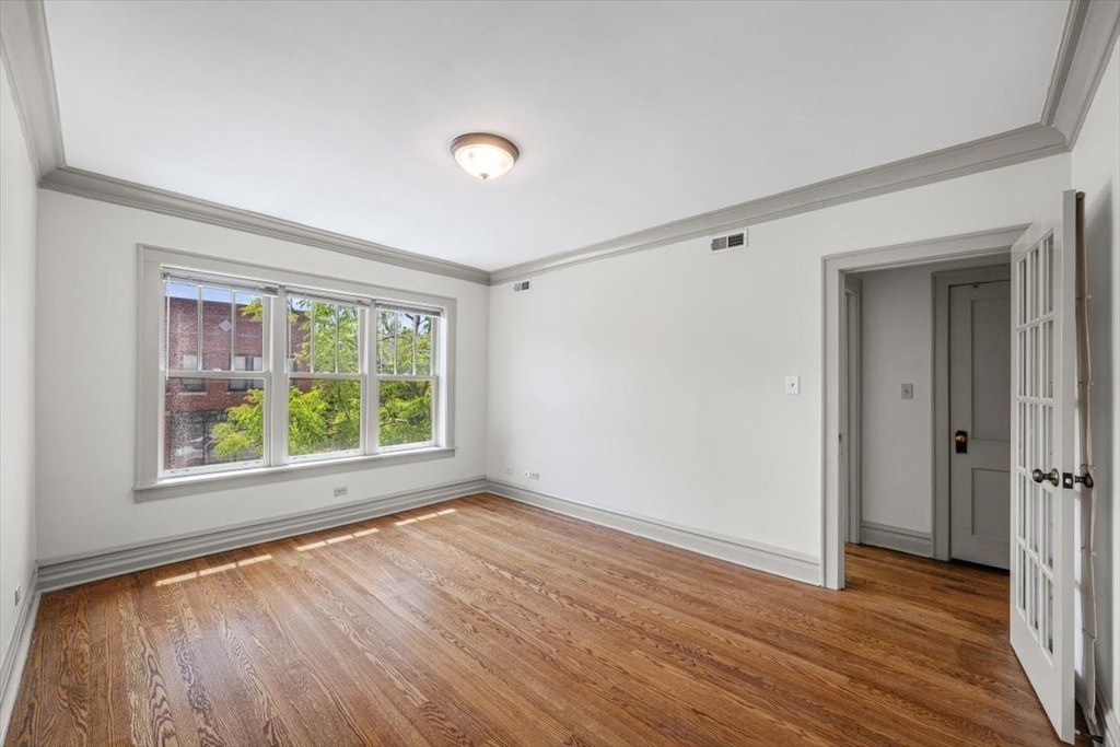 1405 Greenleaf Street - Photo 3