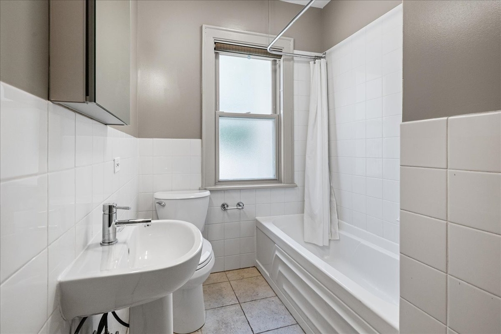 1405 Greenleaf Street - Photo 4