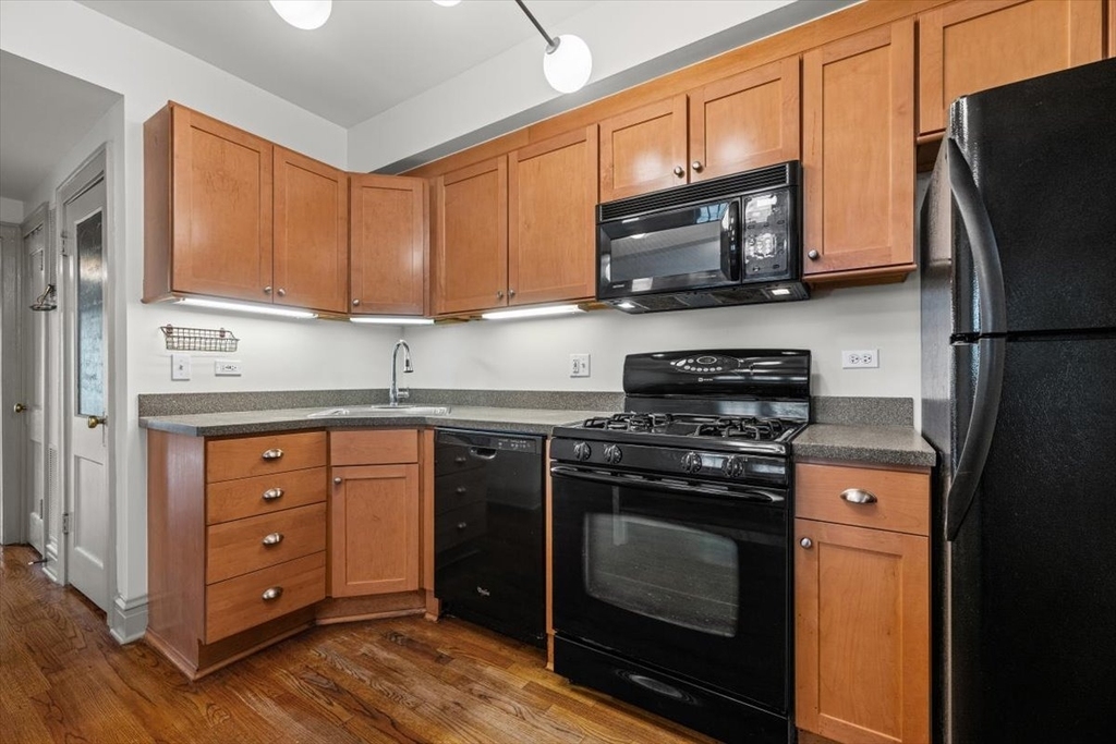 1405 Greenleaf Street - Photo 6