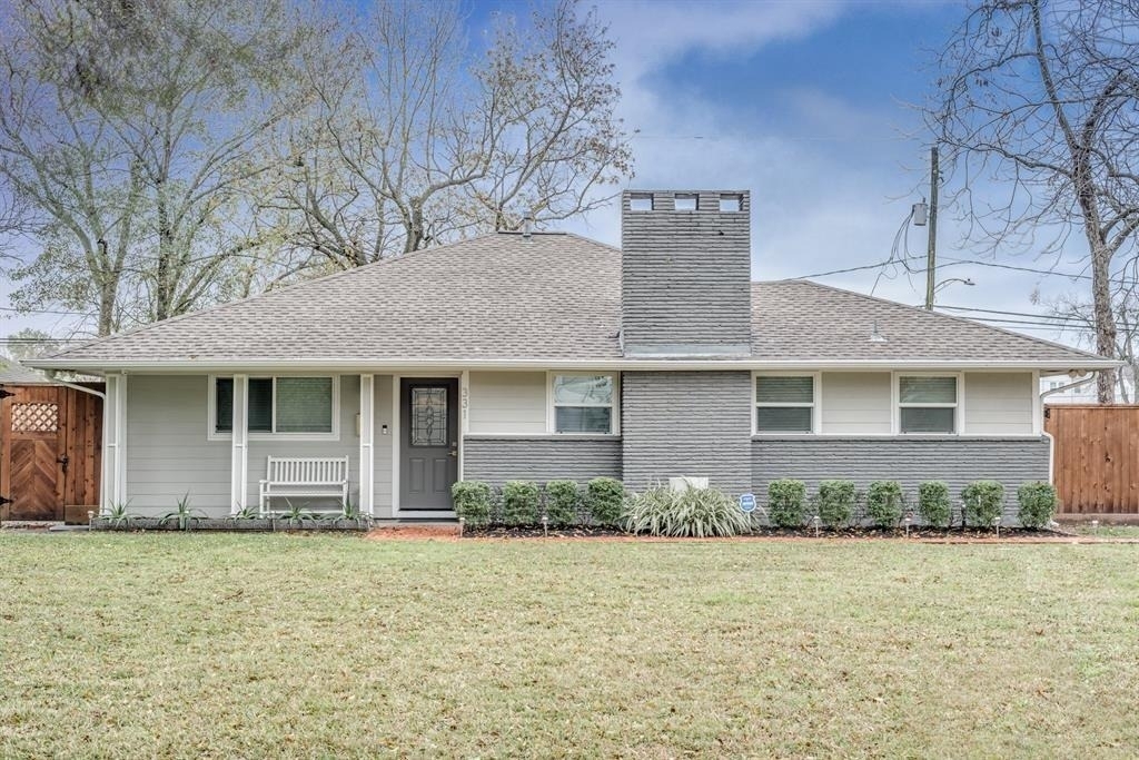 331 W 30th Street - Photo 1