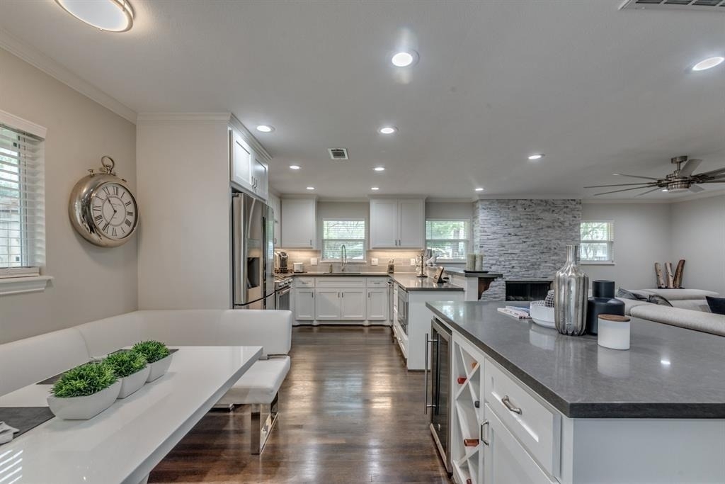 331 W 30th Street - Photo 4