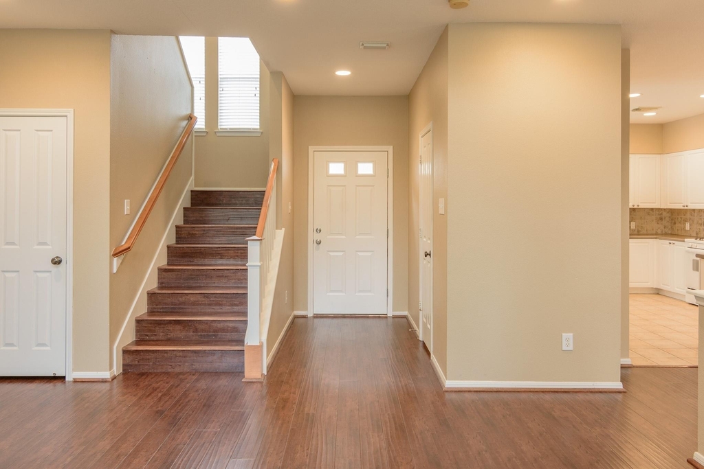 57 Scarlet Woods Court - Photo 2