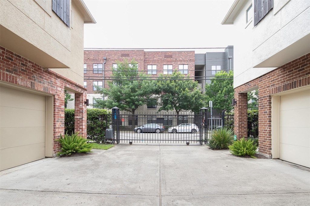 3848 Center Street - Photo 2
