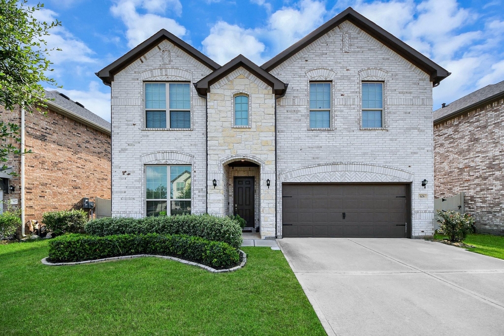 606 Round Lake Drive - Photo 0
