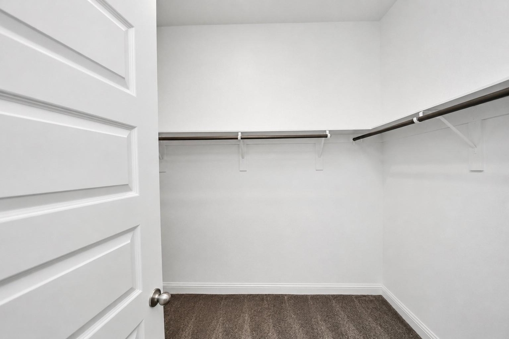 606 Round Lake Drive - Photo 18