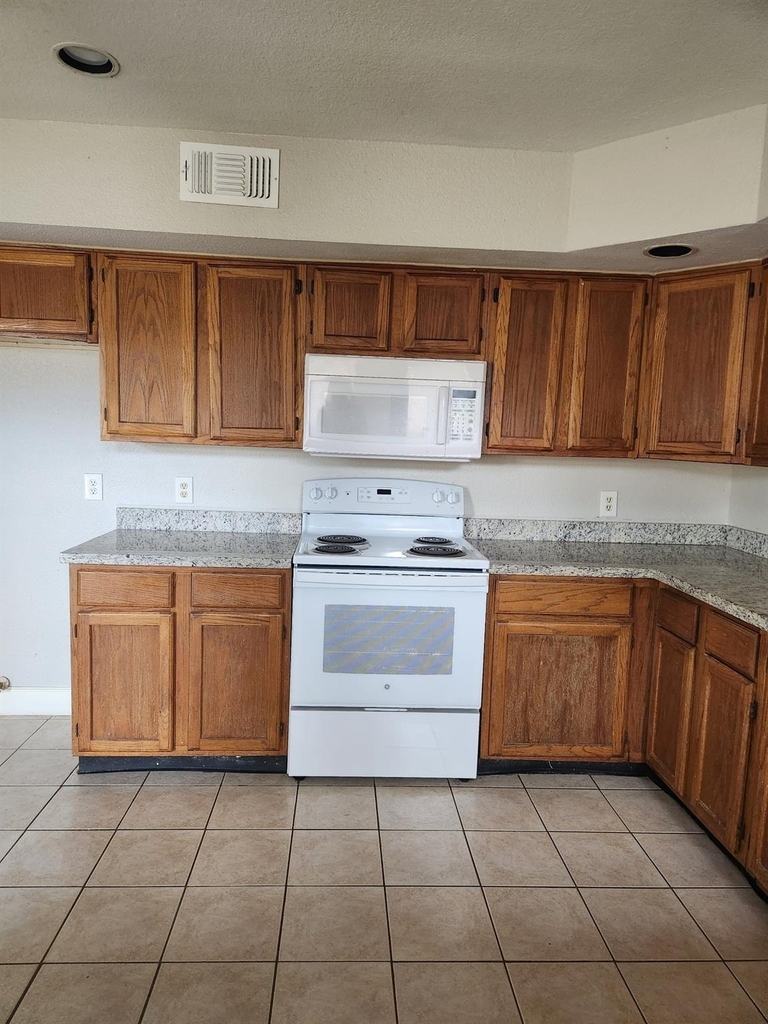 3002 Gilmar Drive - Photo 4