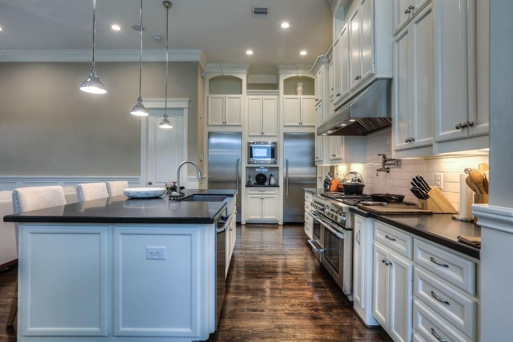 922 Alexander Street - Photo 0