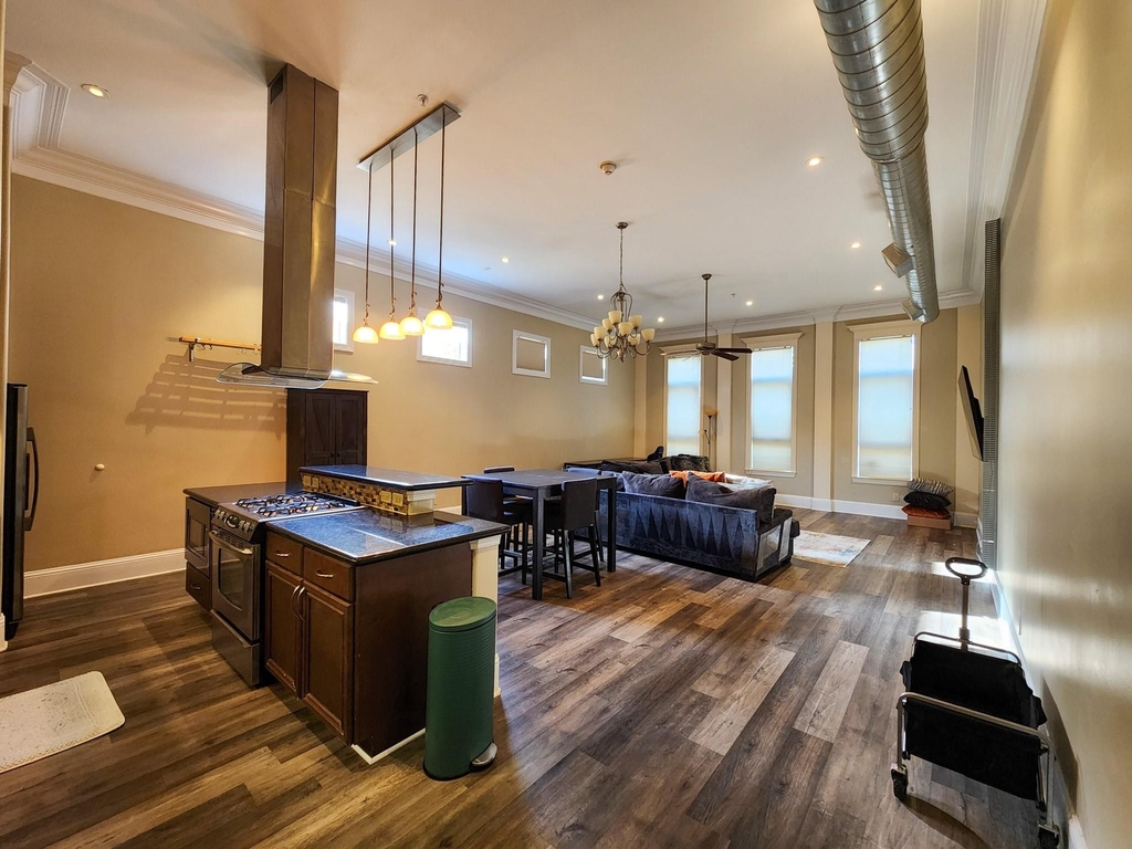 2510 Travis Street - Photo 9